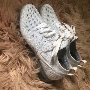 White Nike Vapormax